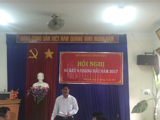 Ông Nguyễn Thiên Văn, Chủ tịch Liên minh HTX tỉnh phát biểu khai mạc Hội nghị