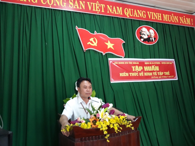 Đ/c Nguyễn Văn Nam, Phó Chủ tịch UBND xã Ea M’nang phát biểu khai mạc lớp tập huấn
